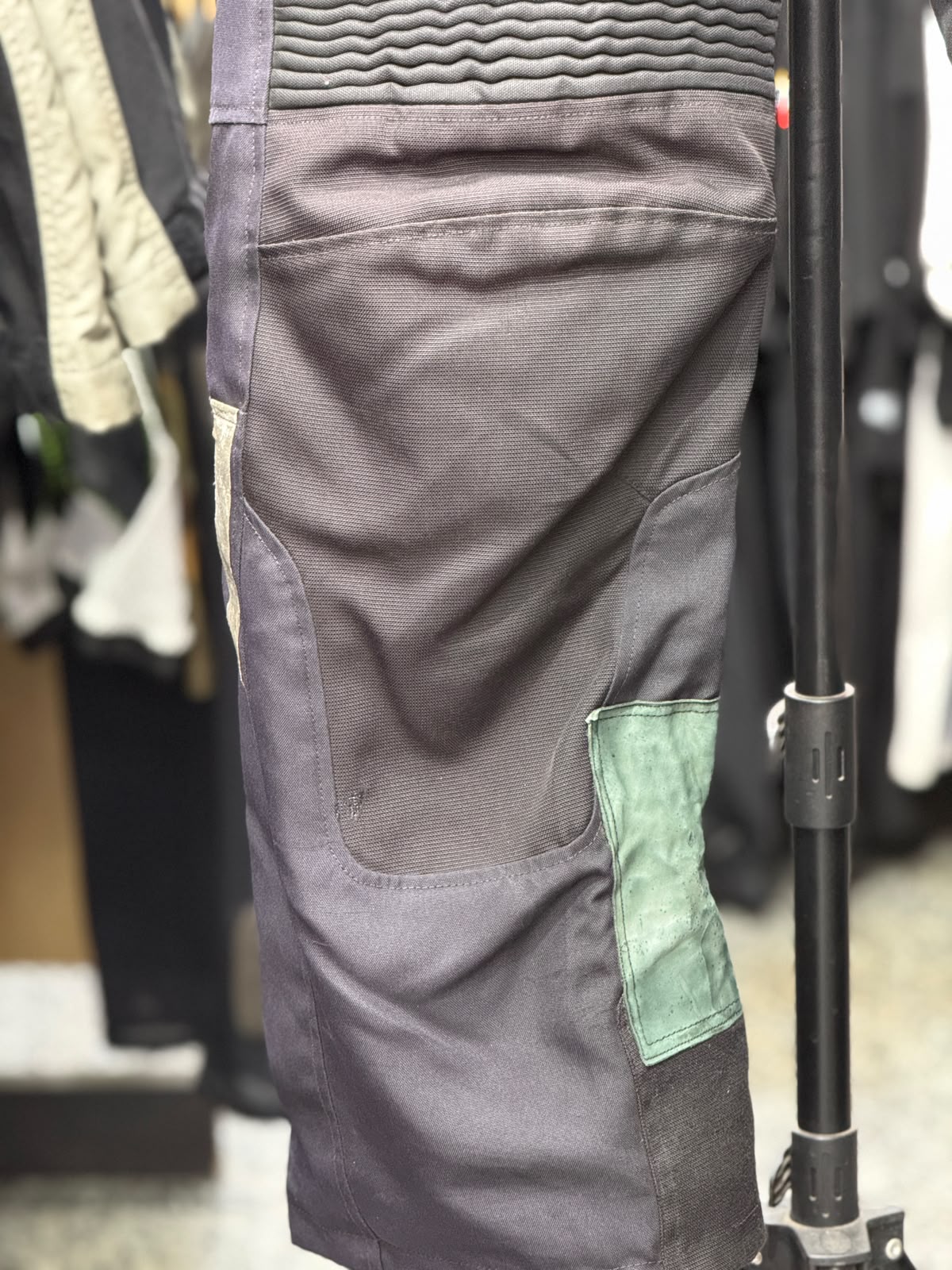 REVIT TOURING RIDING PANT WITH LEVEL 2 PROTECTION SIZE 38 WAIST - Image 6