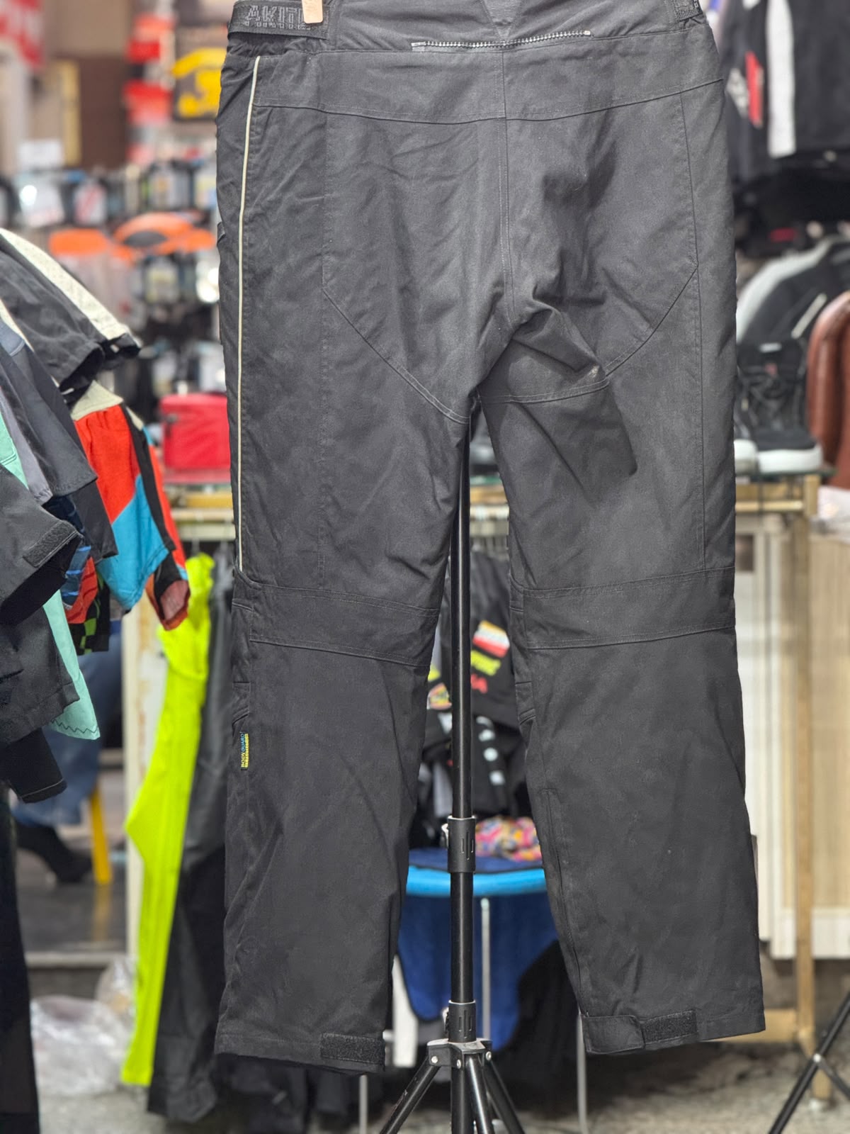 AKITKO TOURING RIDING PANT WITH LEVEL 2 PROTECTION SIZE 40 WAIST - Image 5