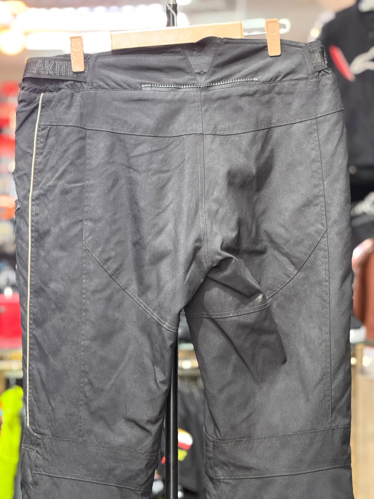 AKITKO TOURING RIDING PANT WITH LEVEL 2 PROTECTION SIZE 40 WAIST - Image 6