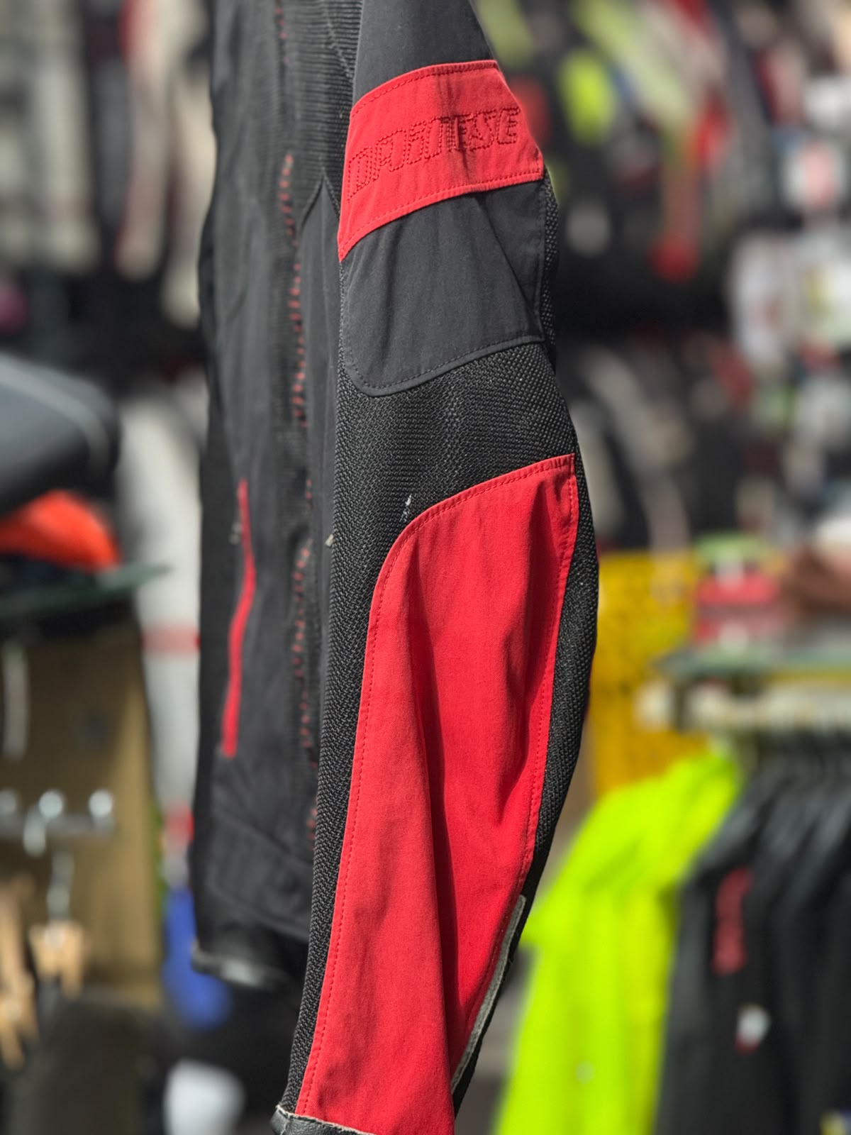 DAINESE MESH RIDING JACKET WITH LEVEL 2 PROTECTION SIZE S 38 CHEST - Image 4