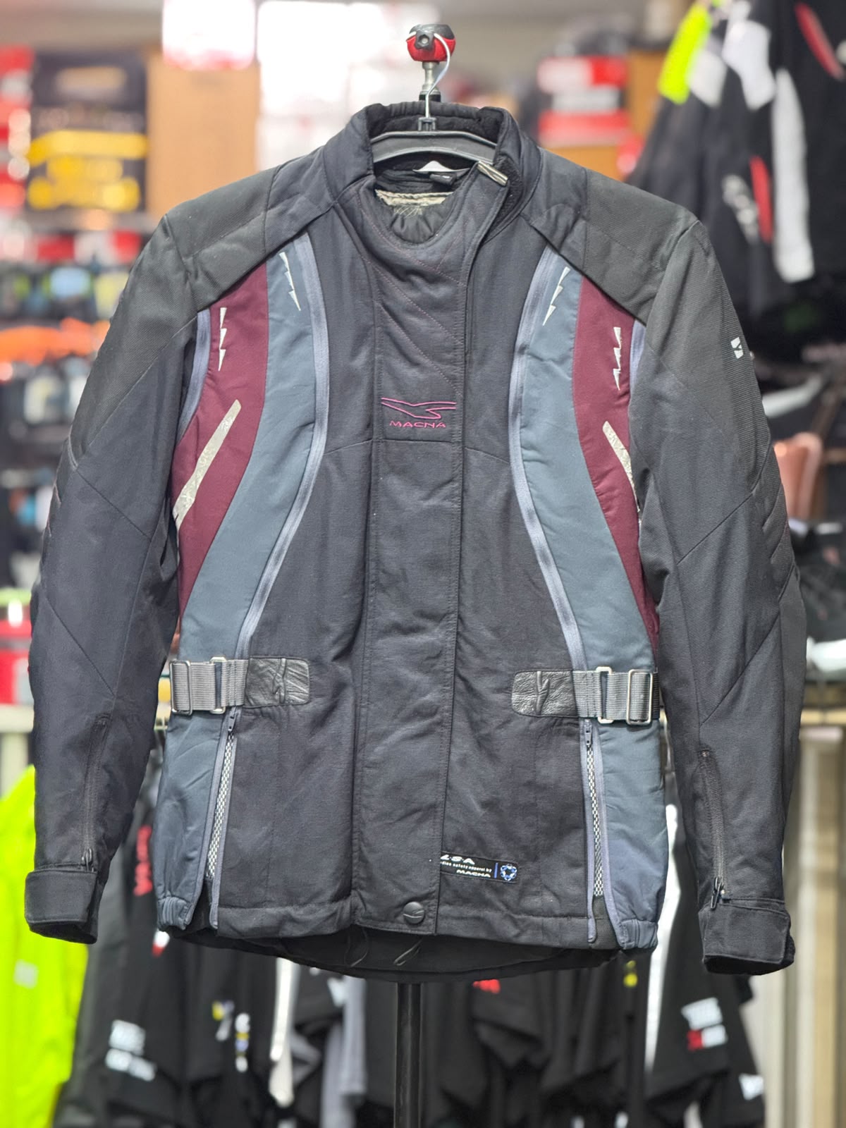 MACNA RIDING JACKET WITH LEVEL 2 PROTECTION SIZE M 40 CHEST