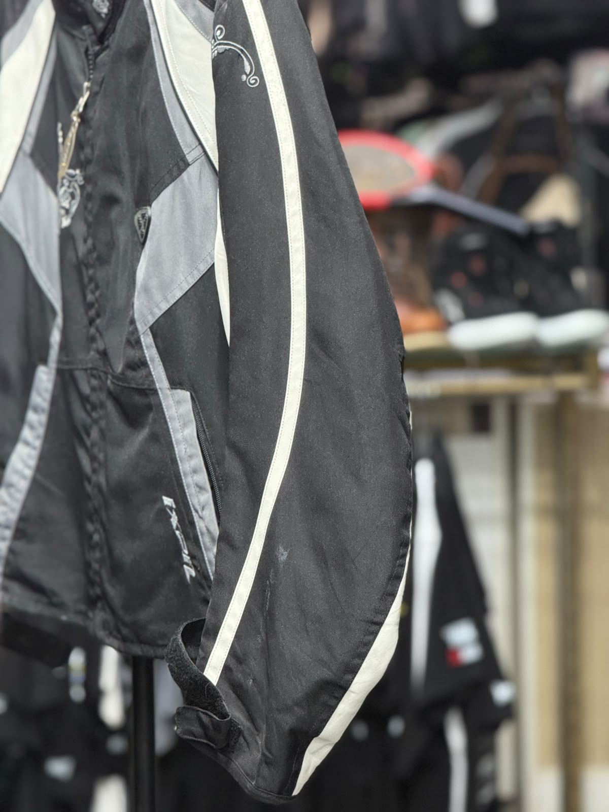 IXON RIDING JACKET WITH LEVEL 2 PROTECTION SIZE L 42 CHEST - Image 4