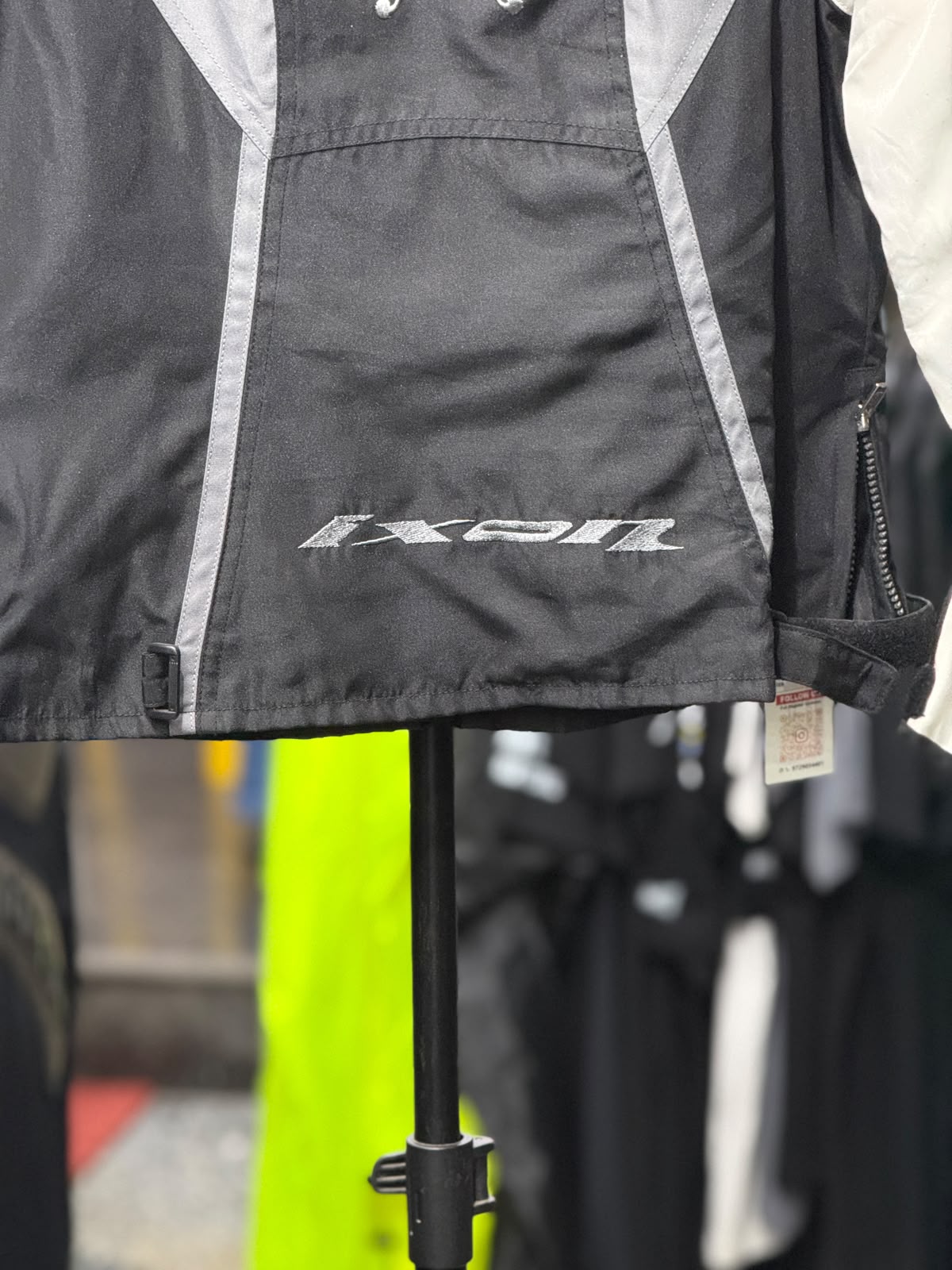IXON RIDING JACKET WITH LEVEL 2 PROTECTION SIZE L 42 CHEST - Image 6
