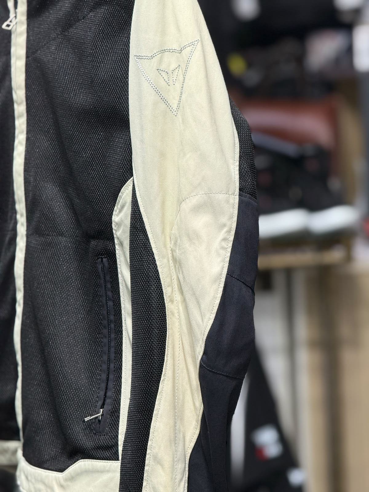 DAINESE MESH RIDING JACKET WITH LEVEL 2 PROTECTION SIZE L 42 CHEST - Image 4
