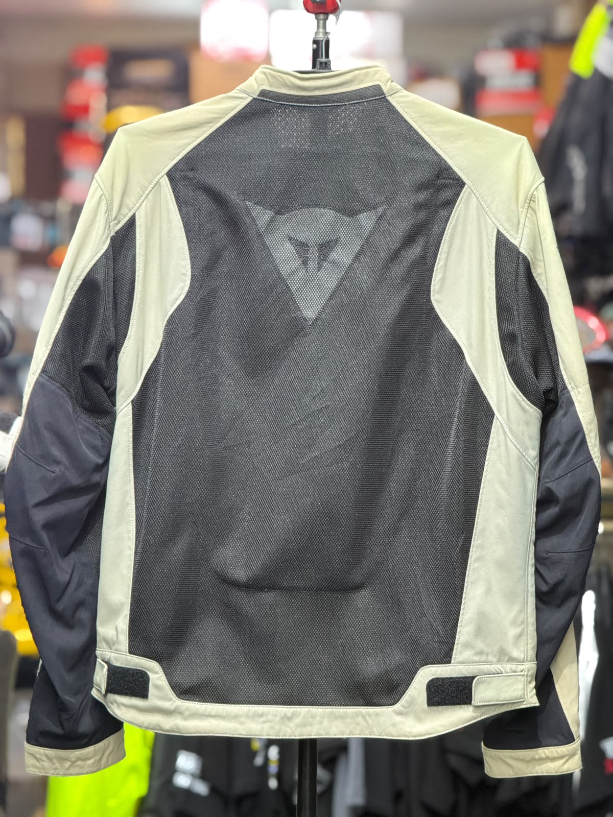 DAINESE MESH RIDING JACKET WITH LEVEL 2 PROTECTION SIZE L 42 CHEST - Image 5