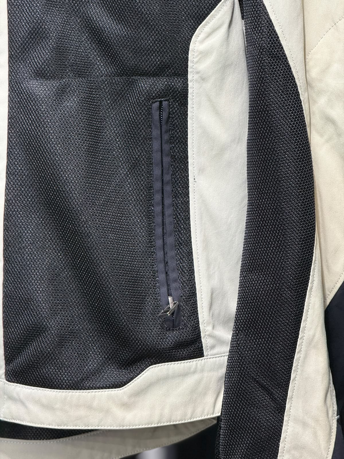 DAINESE MESH RIDING JACKET WITH LEVEL 2 PROTECTION SIZE L 42 CHEST - Image 3
