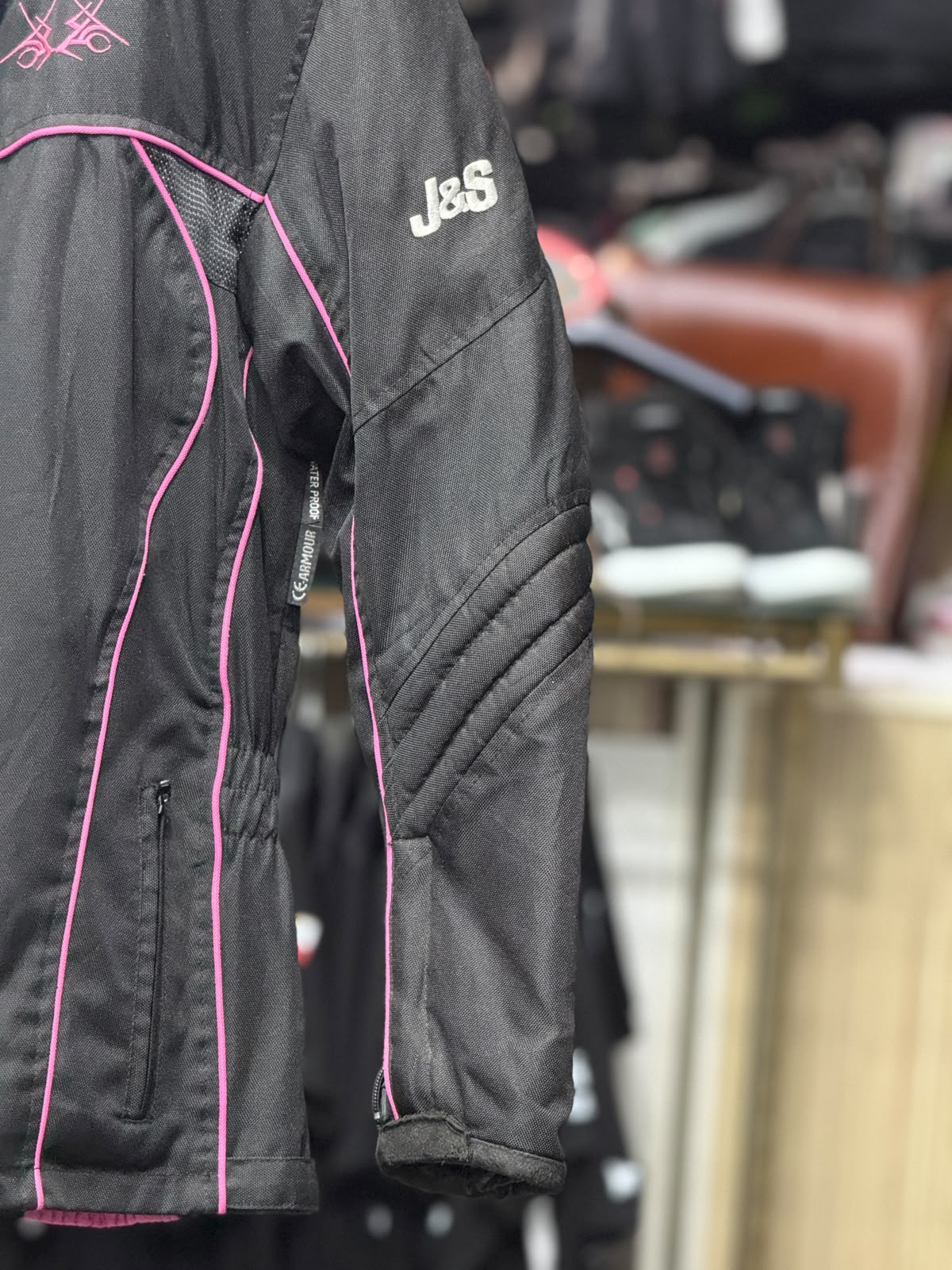J & S RIDING JACKET WITH LEVEL 2 PROTECTION SIZE L 42 CHEST - Image 3