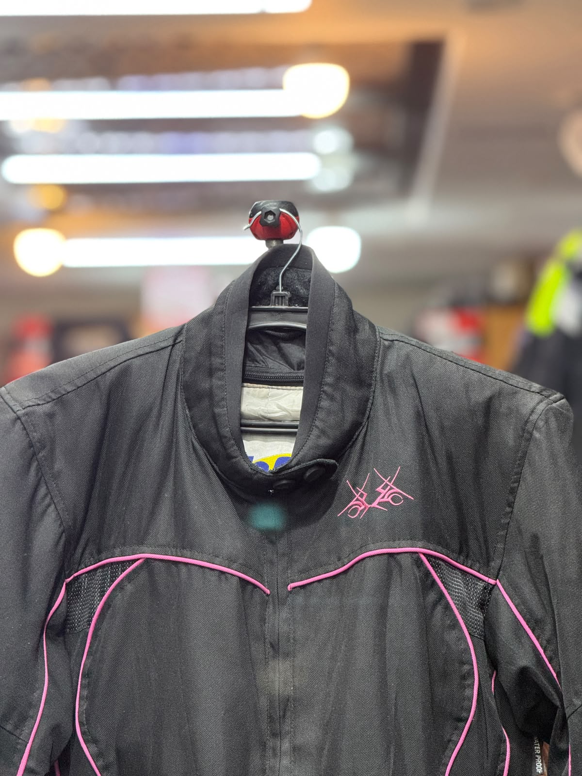 J & S RIDING JACKET WITH LEVEL 2 PROTECTION SIZE L 42 CHEST - Image 2