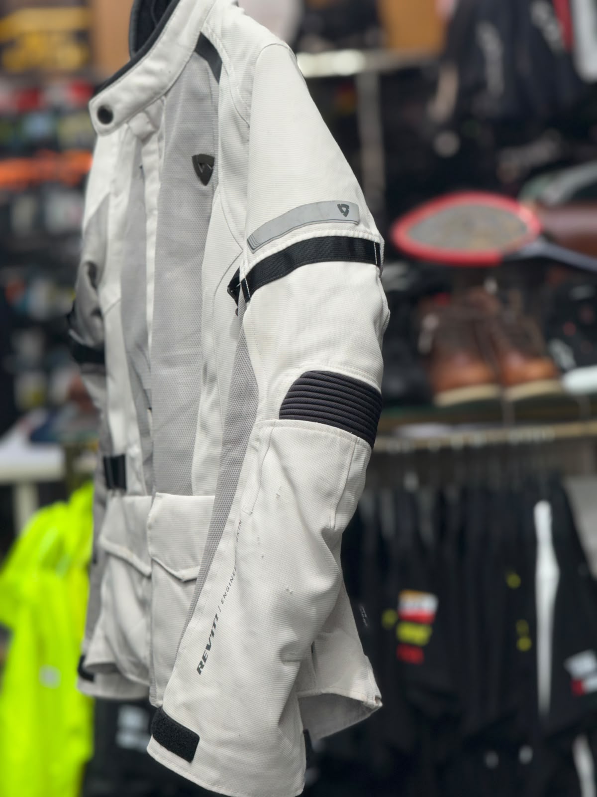 REVIT RIDING JACKET WITH LEVEL 2 PROTECTION SIZE XL 44 CHEST - Image 4