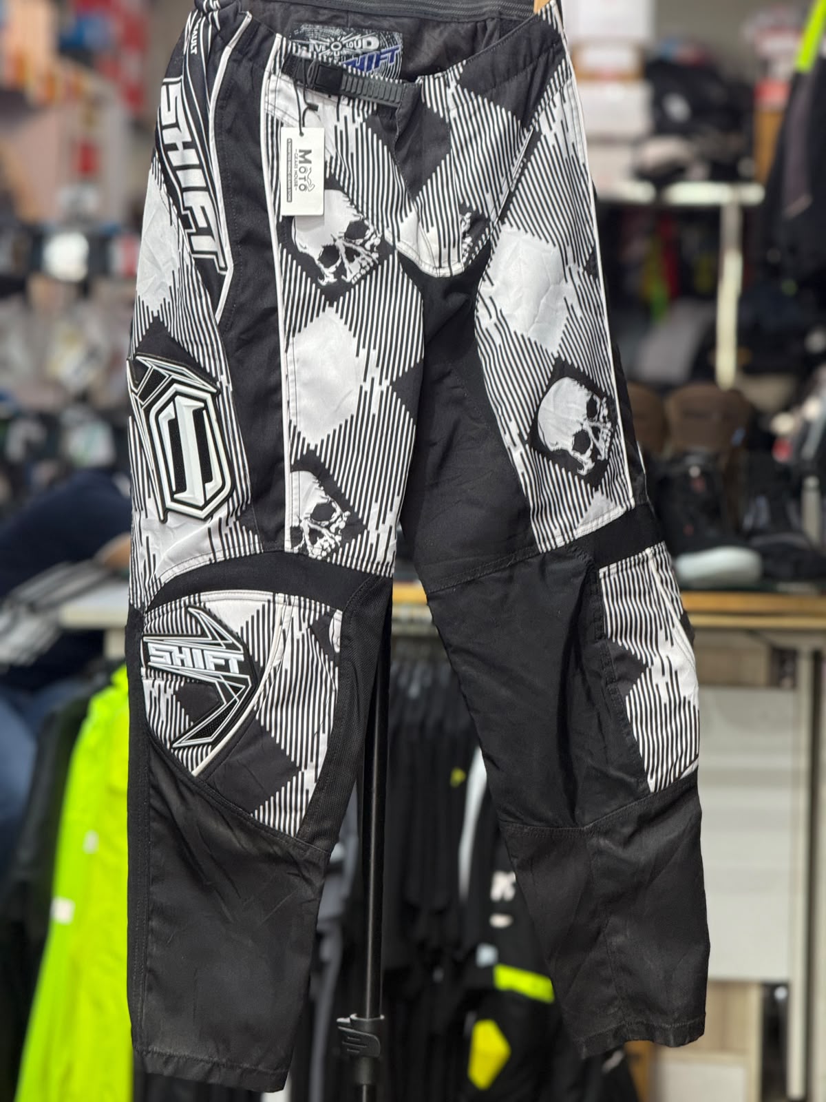 SHIFT MX SIZE 30 WAIST