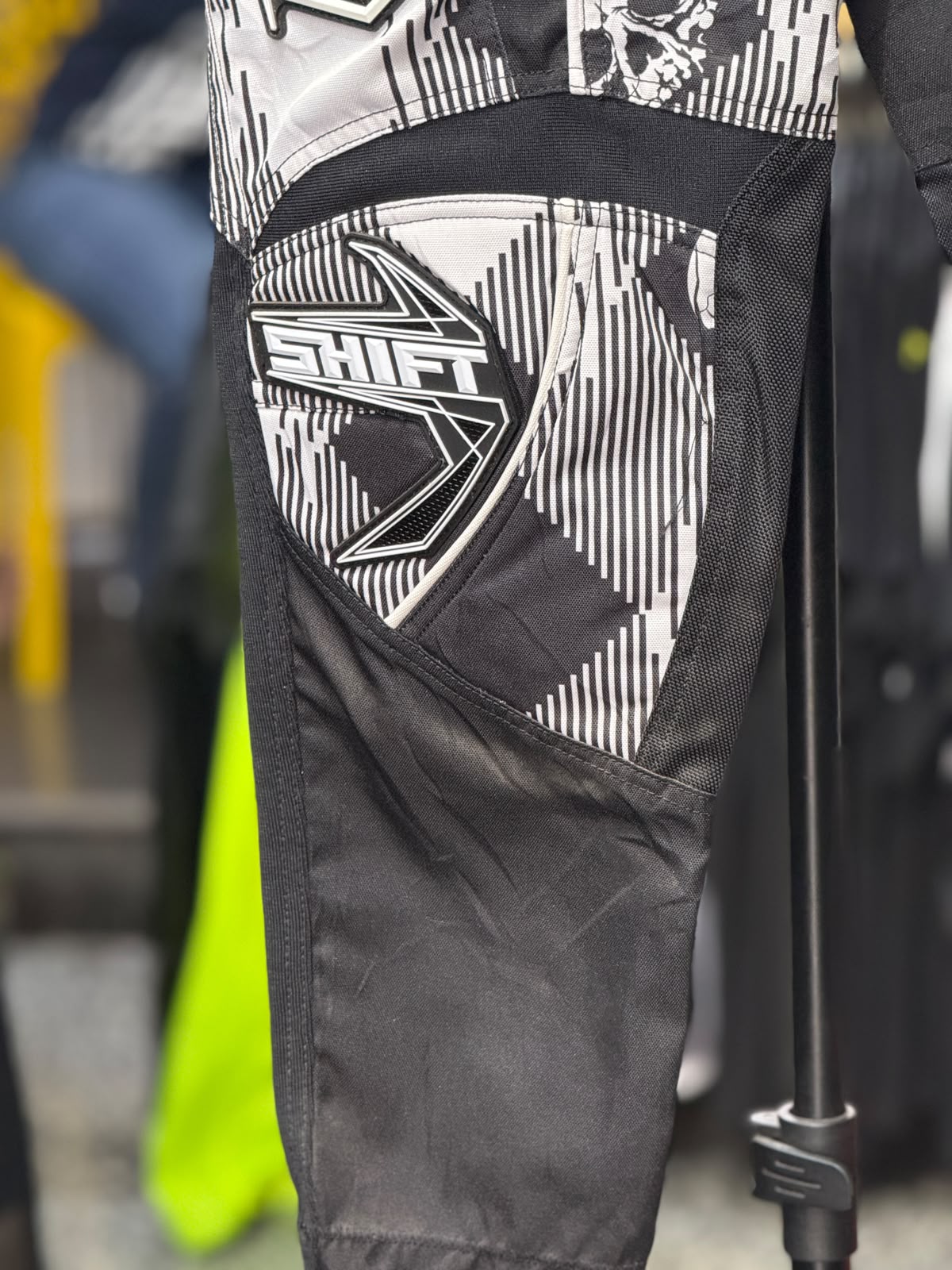 SHIFT MX SIZE 30 WAIST - Image 3