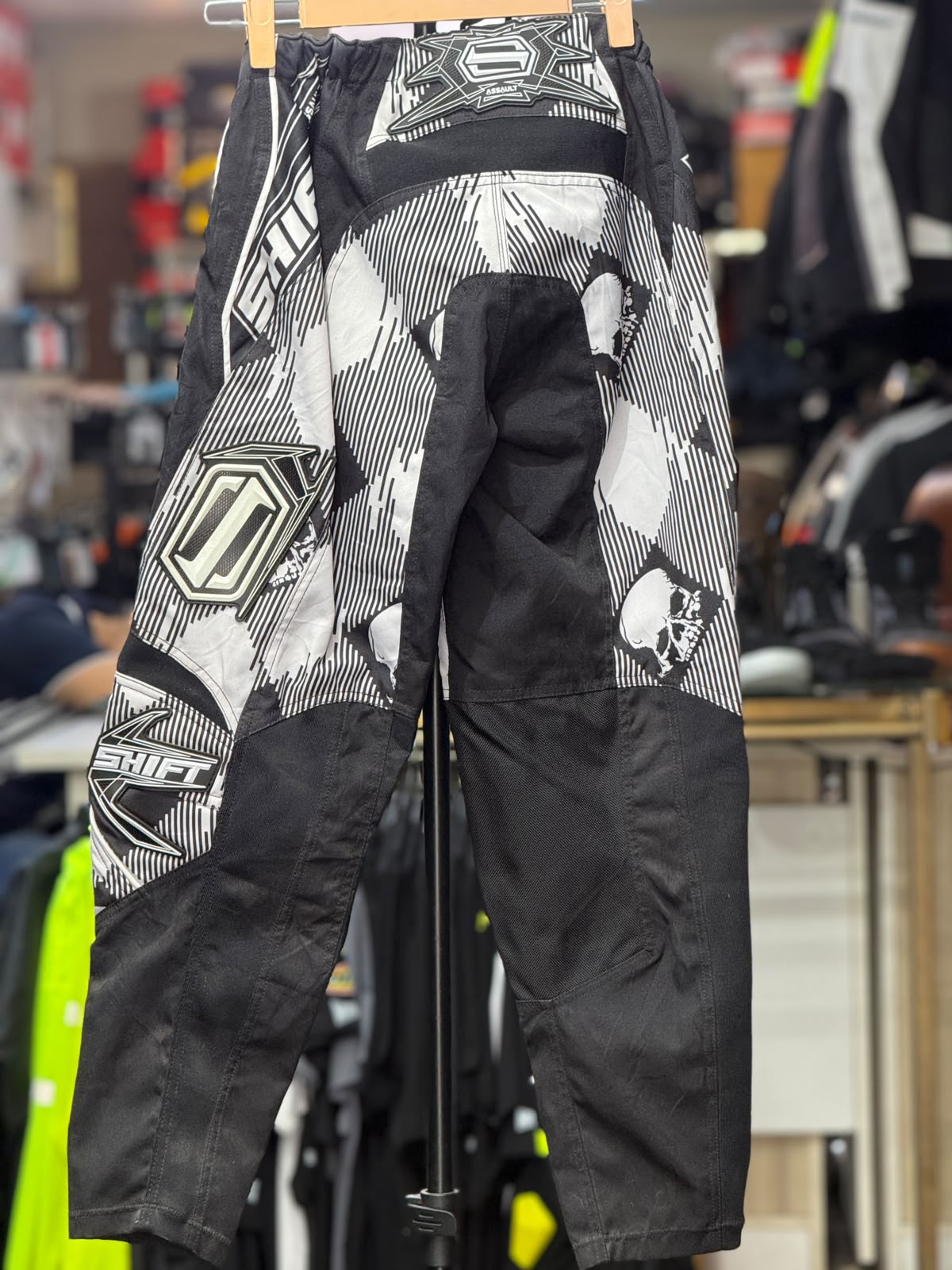 SHIFT MX SIZE 30 WAIST - Image 4