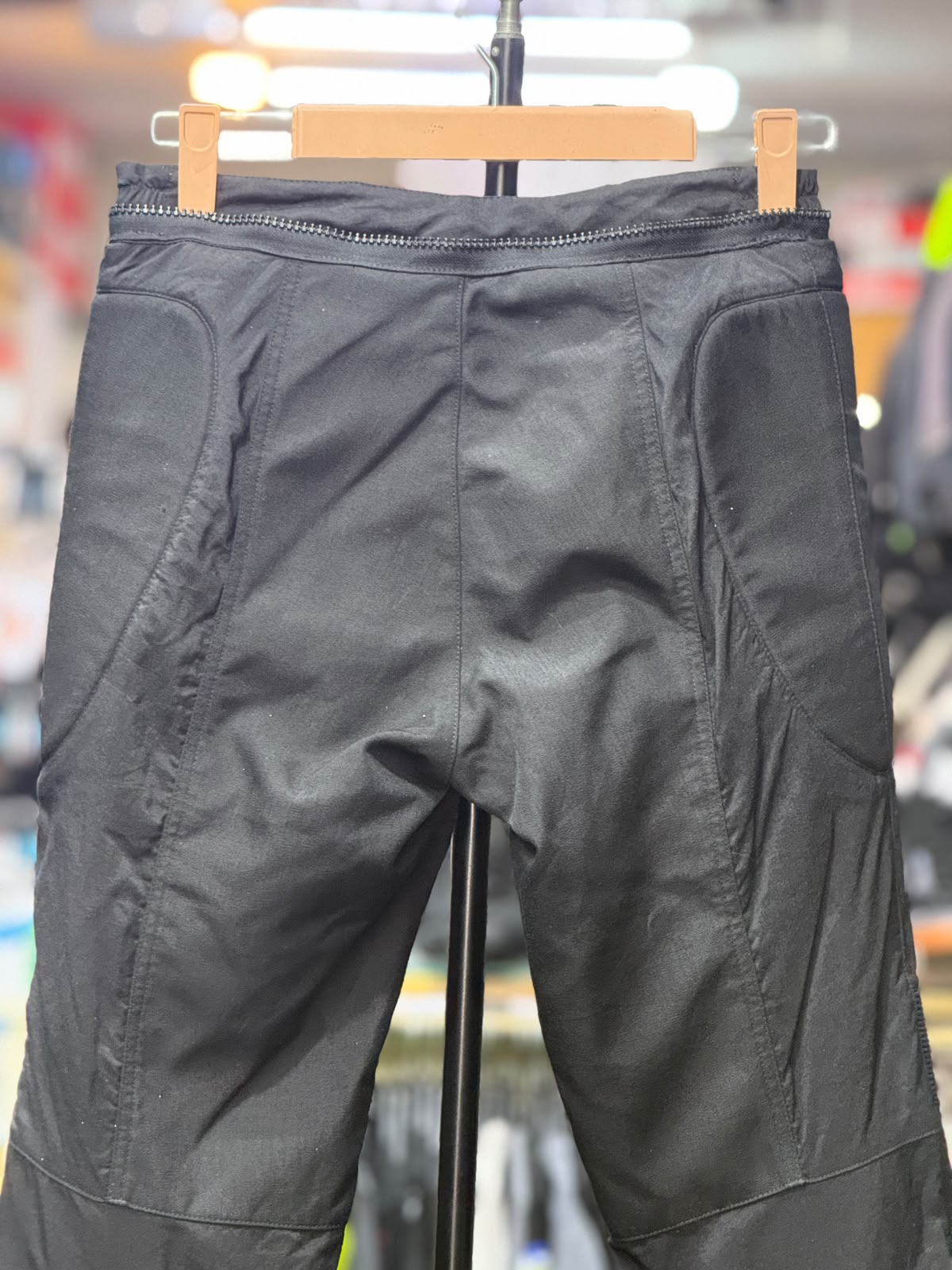 DAINESE RIDING PANT WITH LEVEL 2 PROTECTION SIZE 30 WAIST - Image 2
