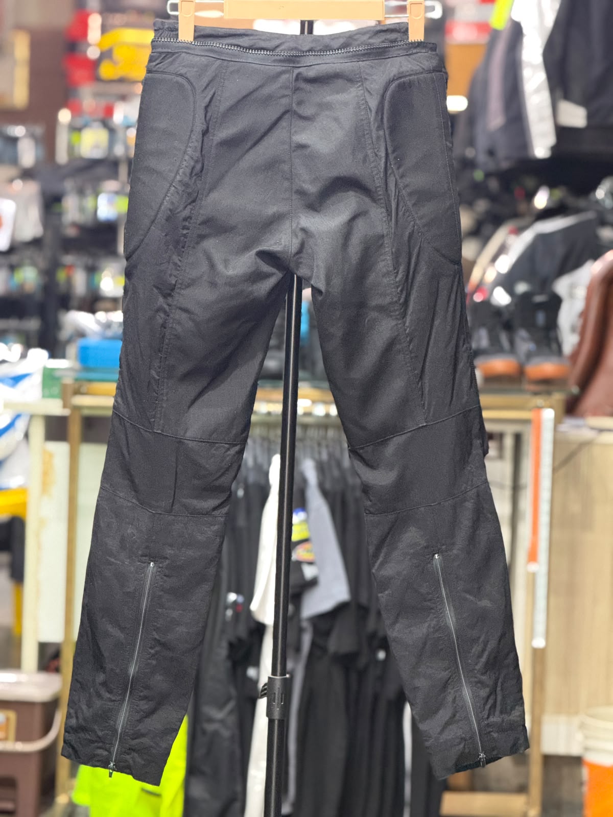 DAINESE RIDING PANT WITH LEVEL 2 PROTECTION SIZE 30 WAIST - Image 3