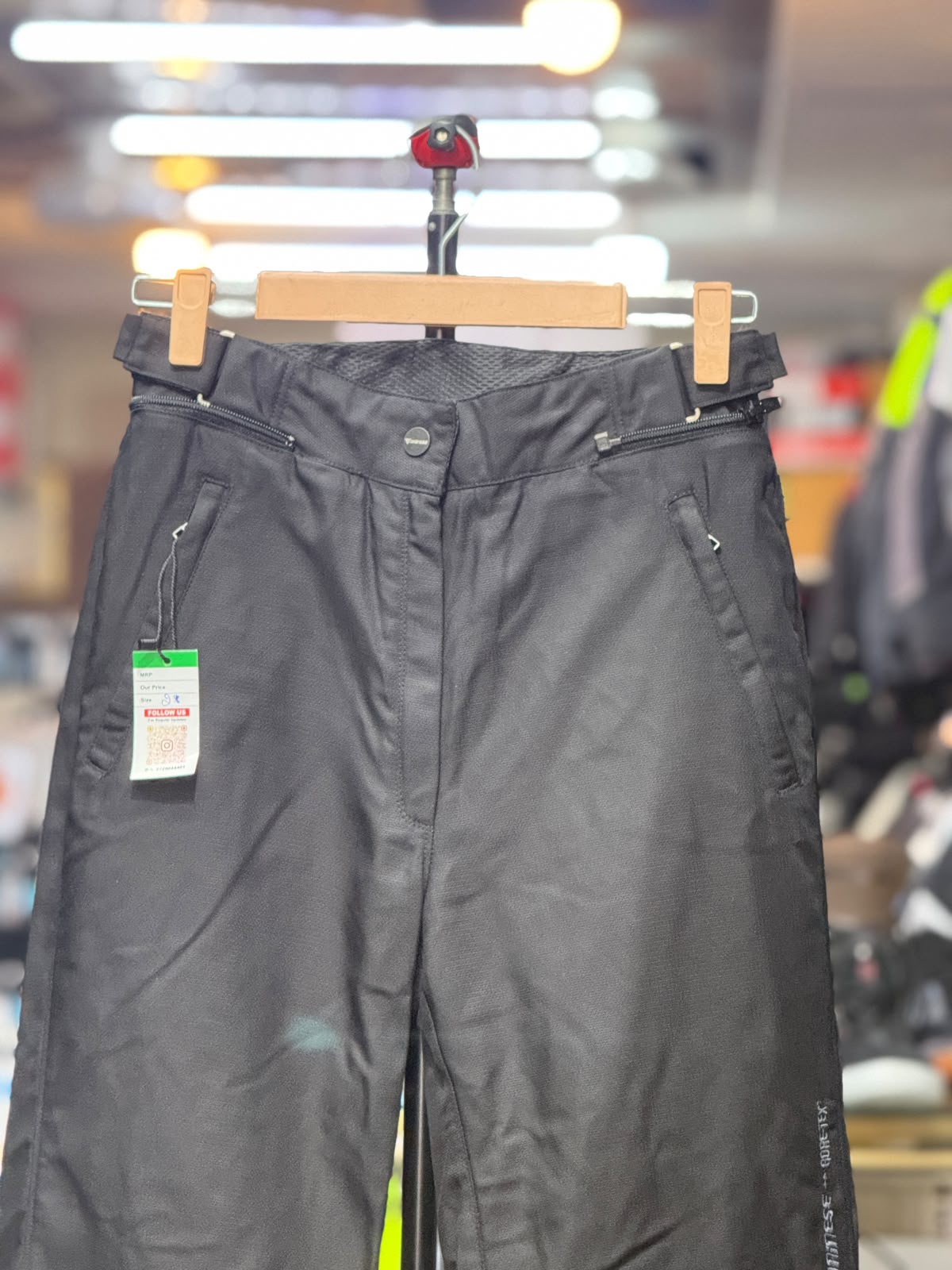 DAINESE GORETEX RIDING PANT WITH LEVEL 2 PROTECTION SIZE 30 WAIST - Image 2
