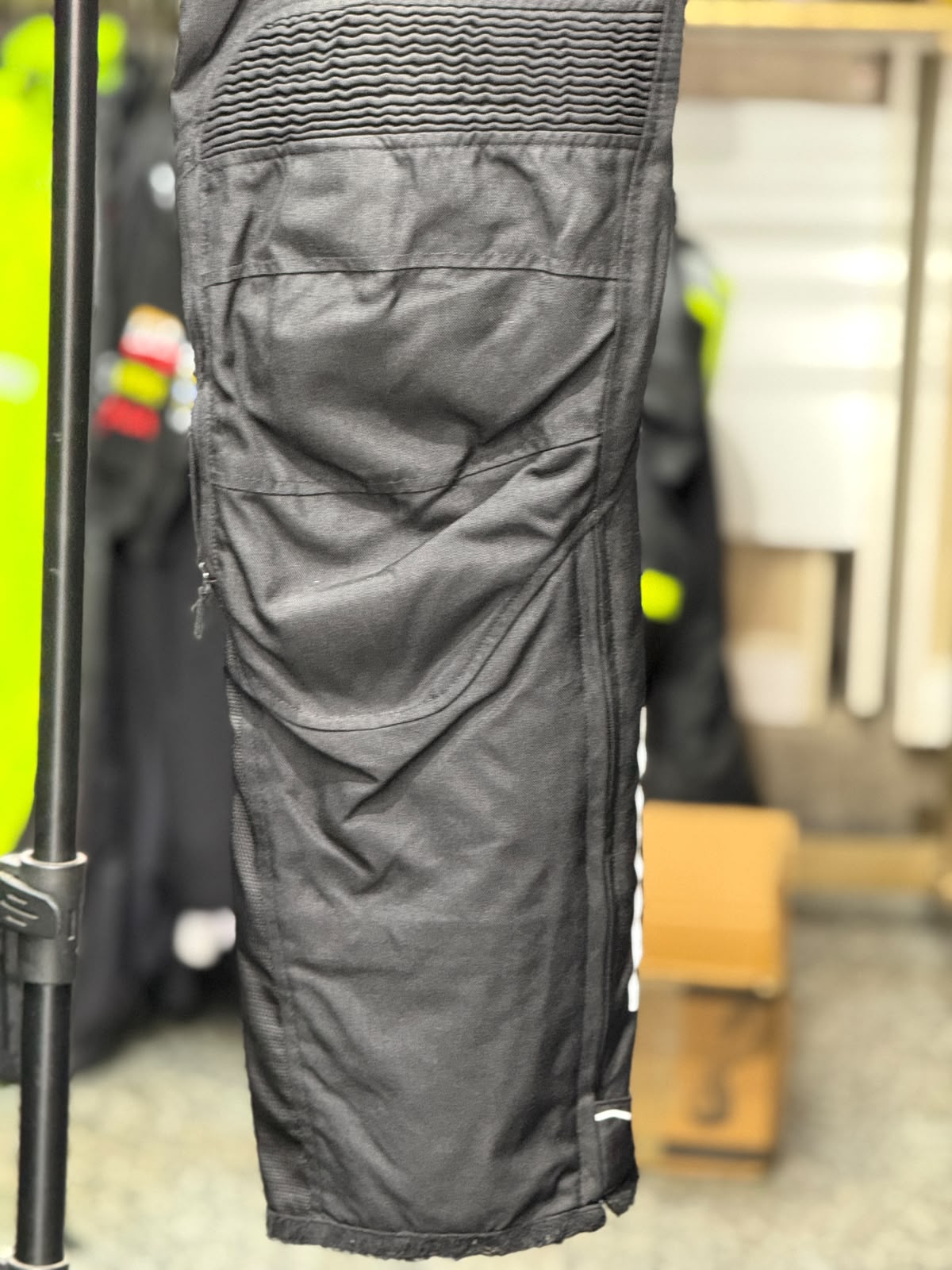 IXS TOURING RIDING PANT WITH LEVEL 2 PROTECTION SIZE 34 WAIST - Image 6