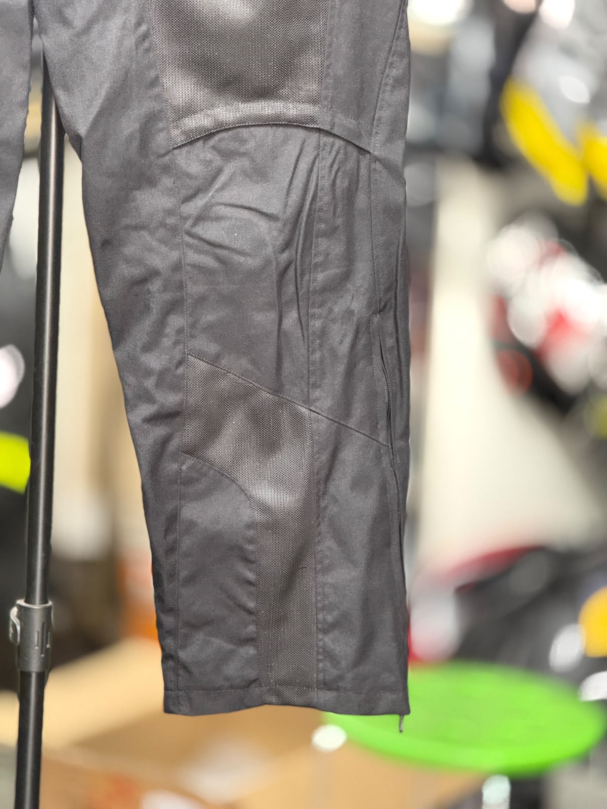AIR SPIN MESH TOURING RIDING PANT WITH LEVEL 2 PROTECTION SIZE 38 WAIST - Image 4