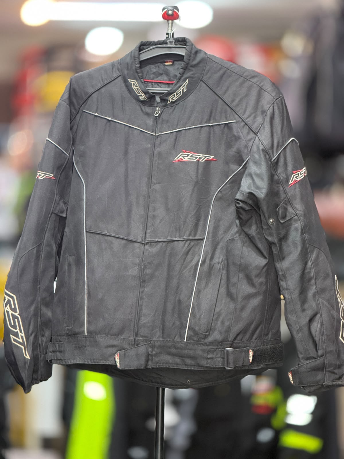 RST RIDING JACKET WITH LEVEL 2 PROTECTION SIZE L (42 Chest)