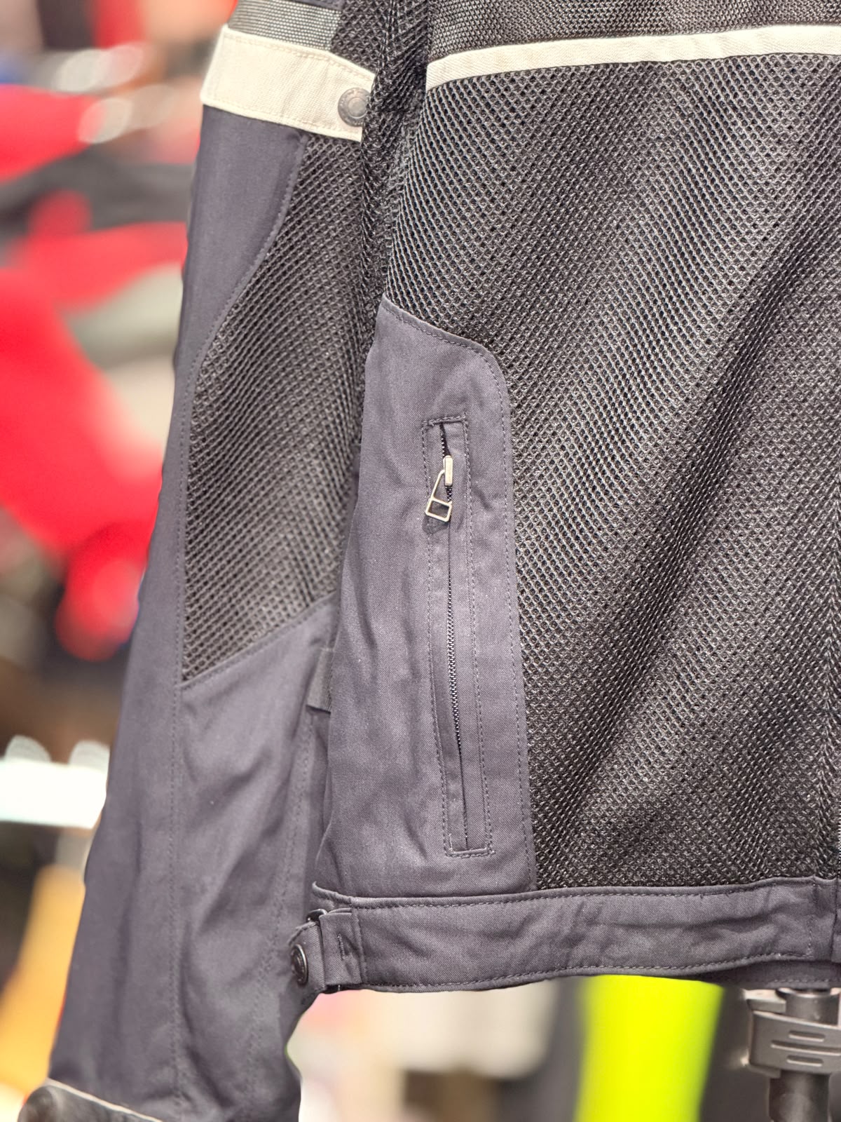 DAINESE MESH RIDING JACKET WITH LEVEL 2 PROTECTION SIZE 2XL 46 CHEST - Image 2