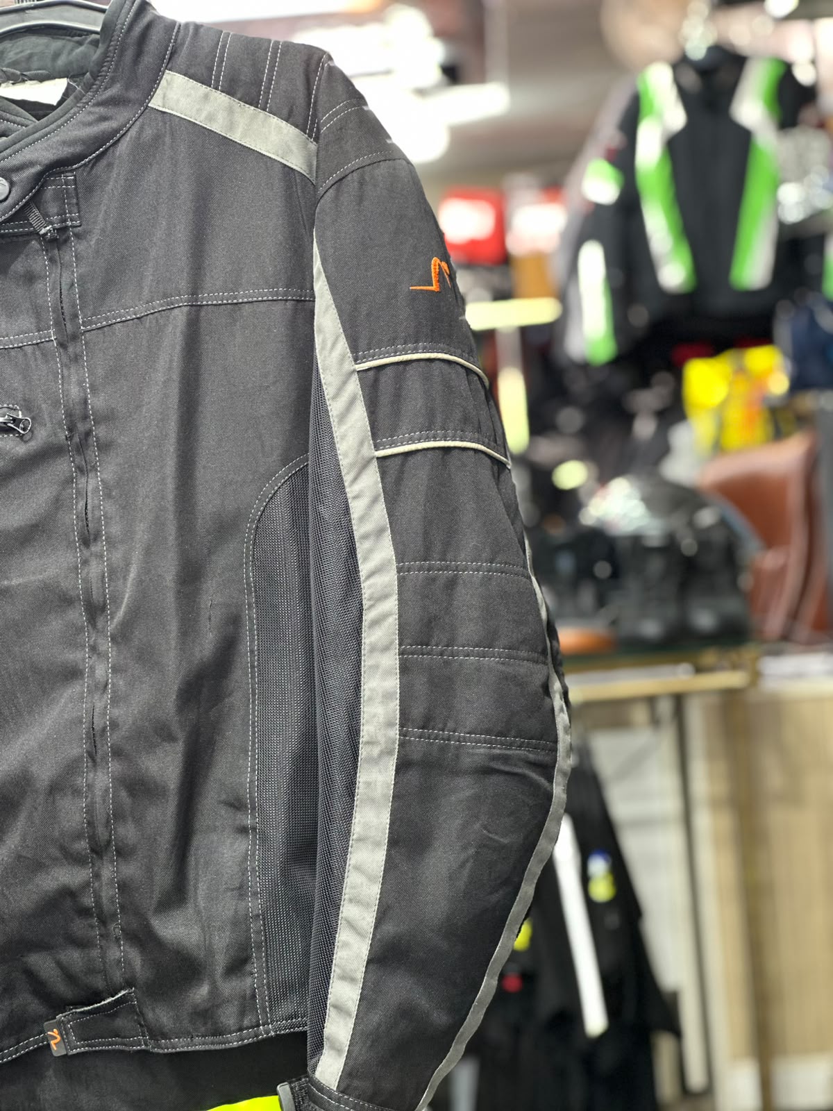TUEREG RIDING JACKET WITH LEVEL 2 PROTECTION SIZE XL 44 CHEST - Image 4