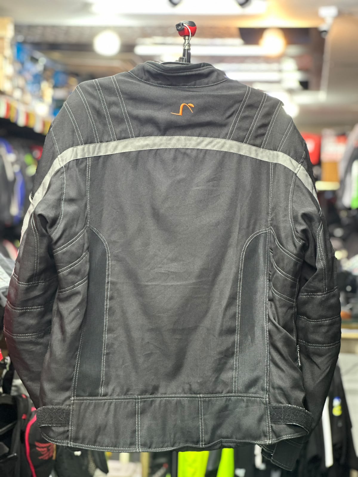 TUEREG RIDING JACKET WITH LEVEL 2 PROTECTION SIZE XL 44 CHEST - Image 2
