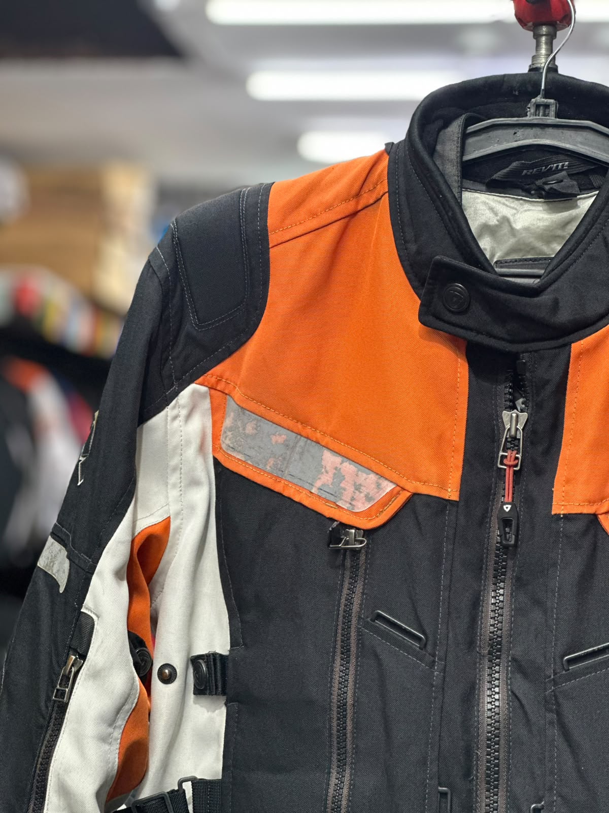 REVIT TOURING RIDING JACKET WITH LEVEL 2 PROTECTION SIZE L 42 CHEST - Image 4