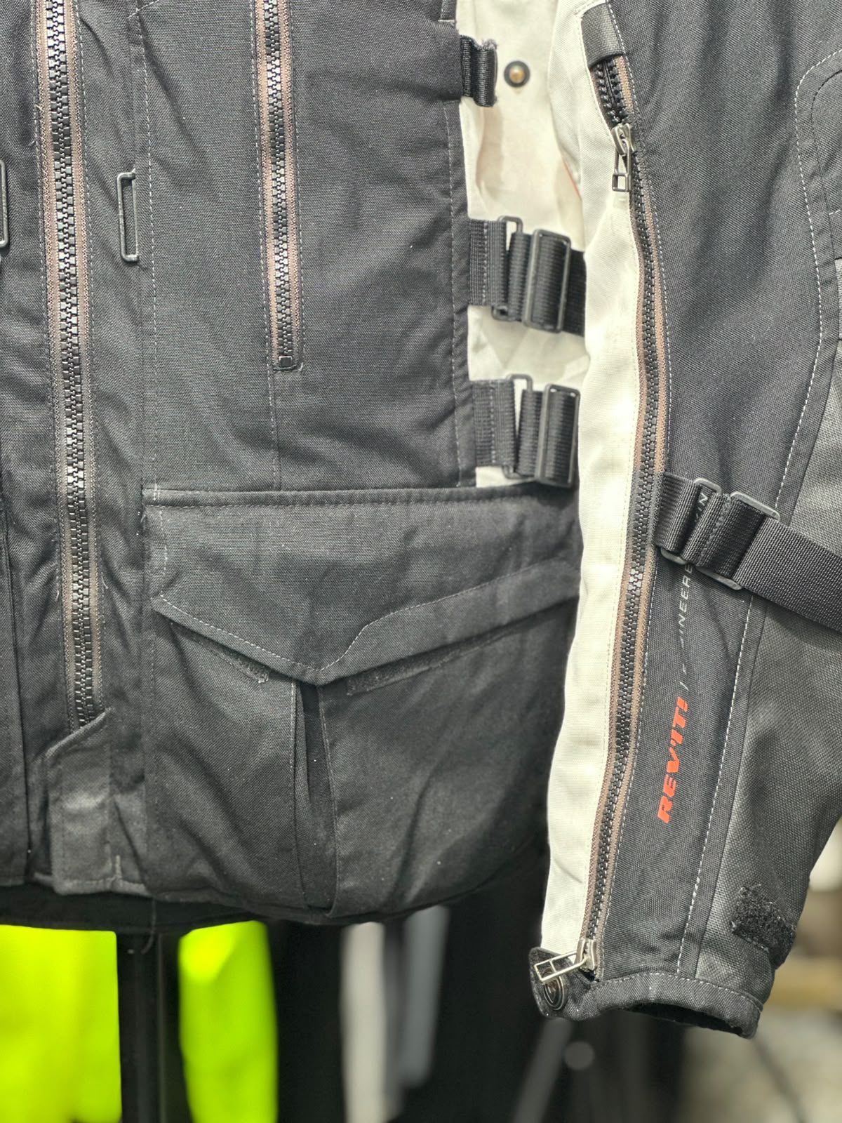 REVIT TOURING RIDING JACKET WITH LEVEL 2 PROTECTION SIZE L 42 CHEST - Image 5