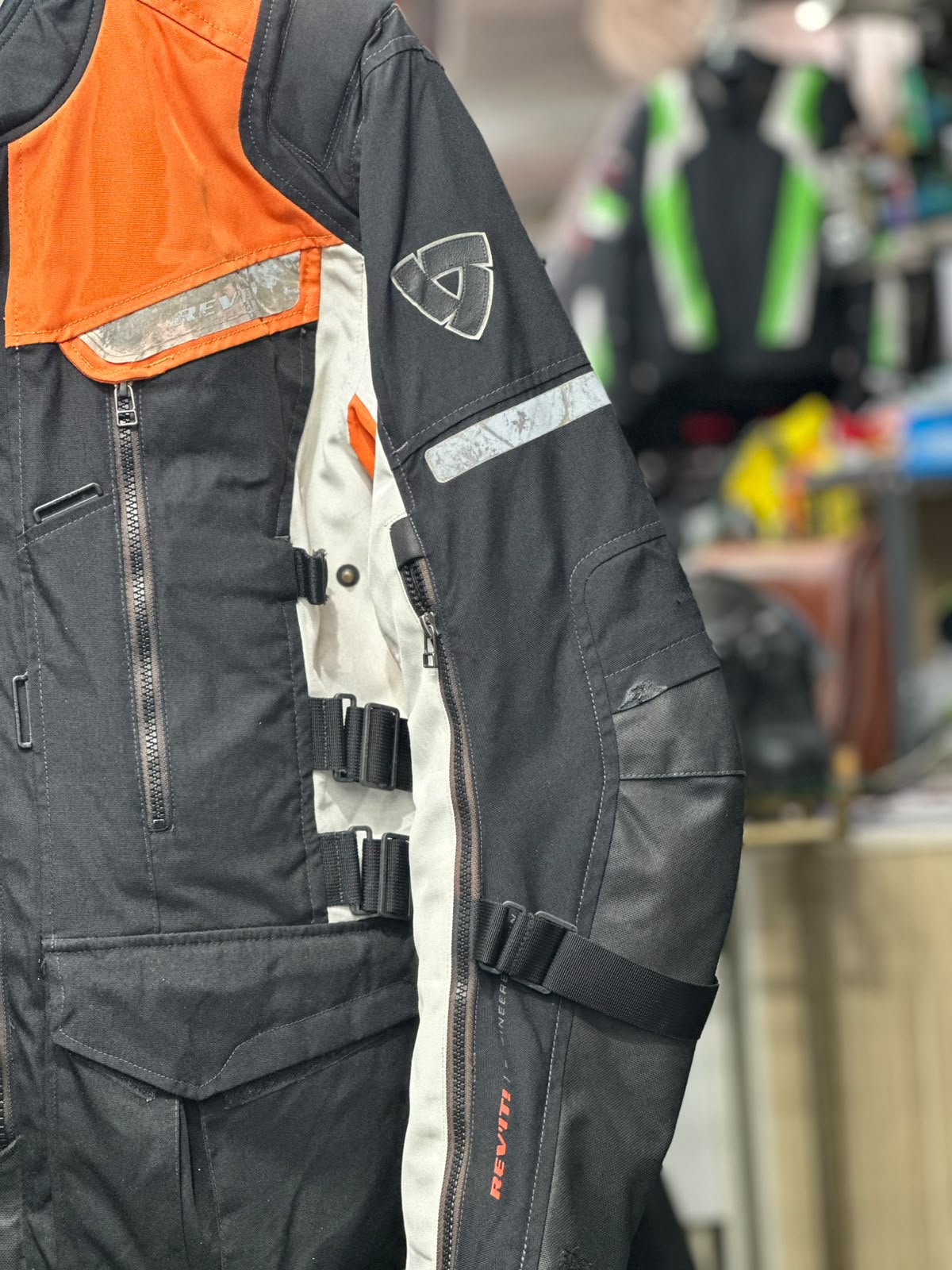REVIT TOURING RIDING JACKET WITH LEVEL 2 PROTECTION SIZE L 42 CHEST - Image 6
