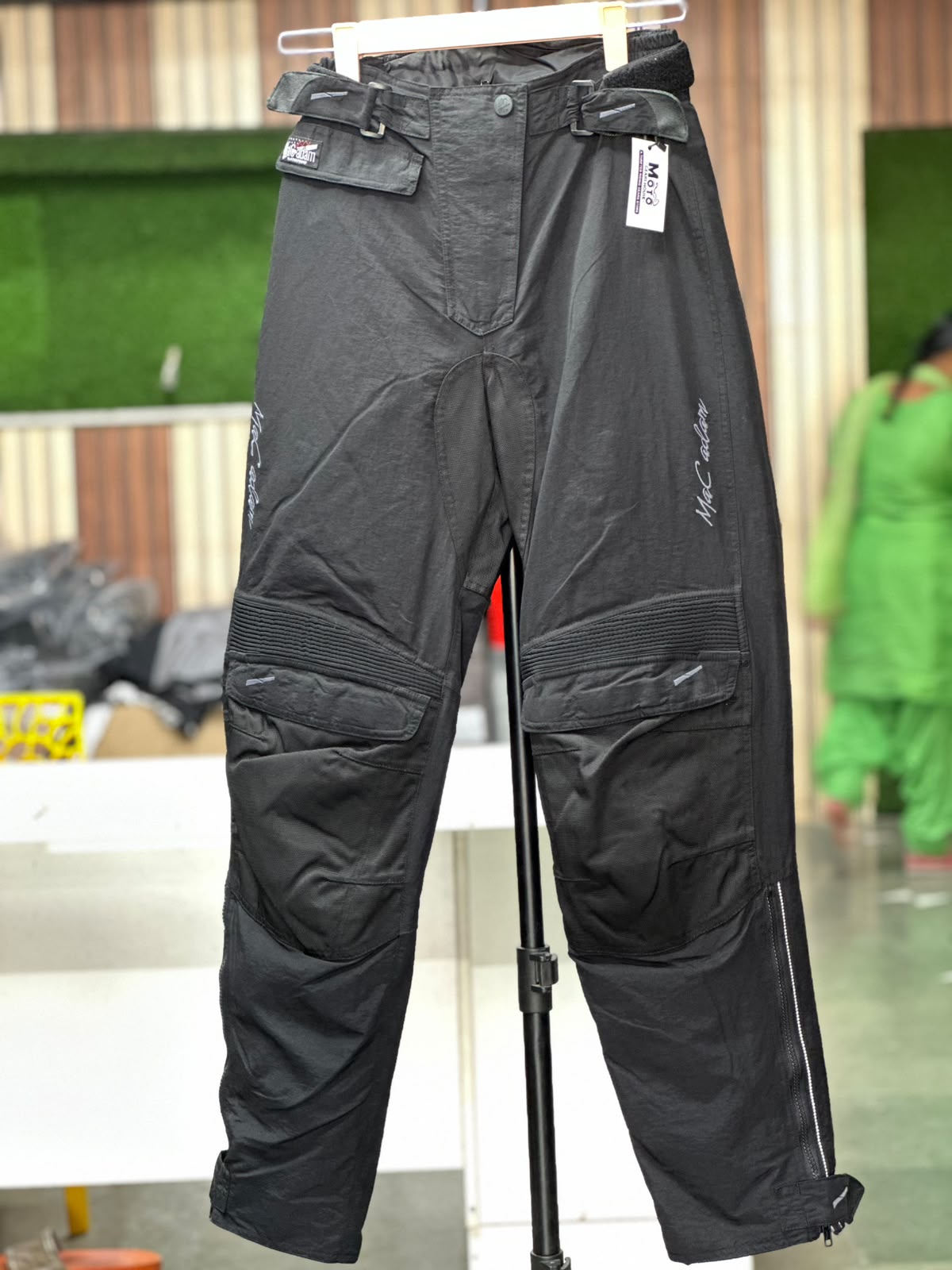 MACADAM RIDING PANT WITH LEVEL 2 PROTECTION SIZE 28 WAIST