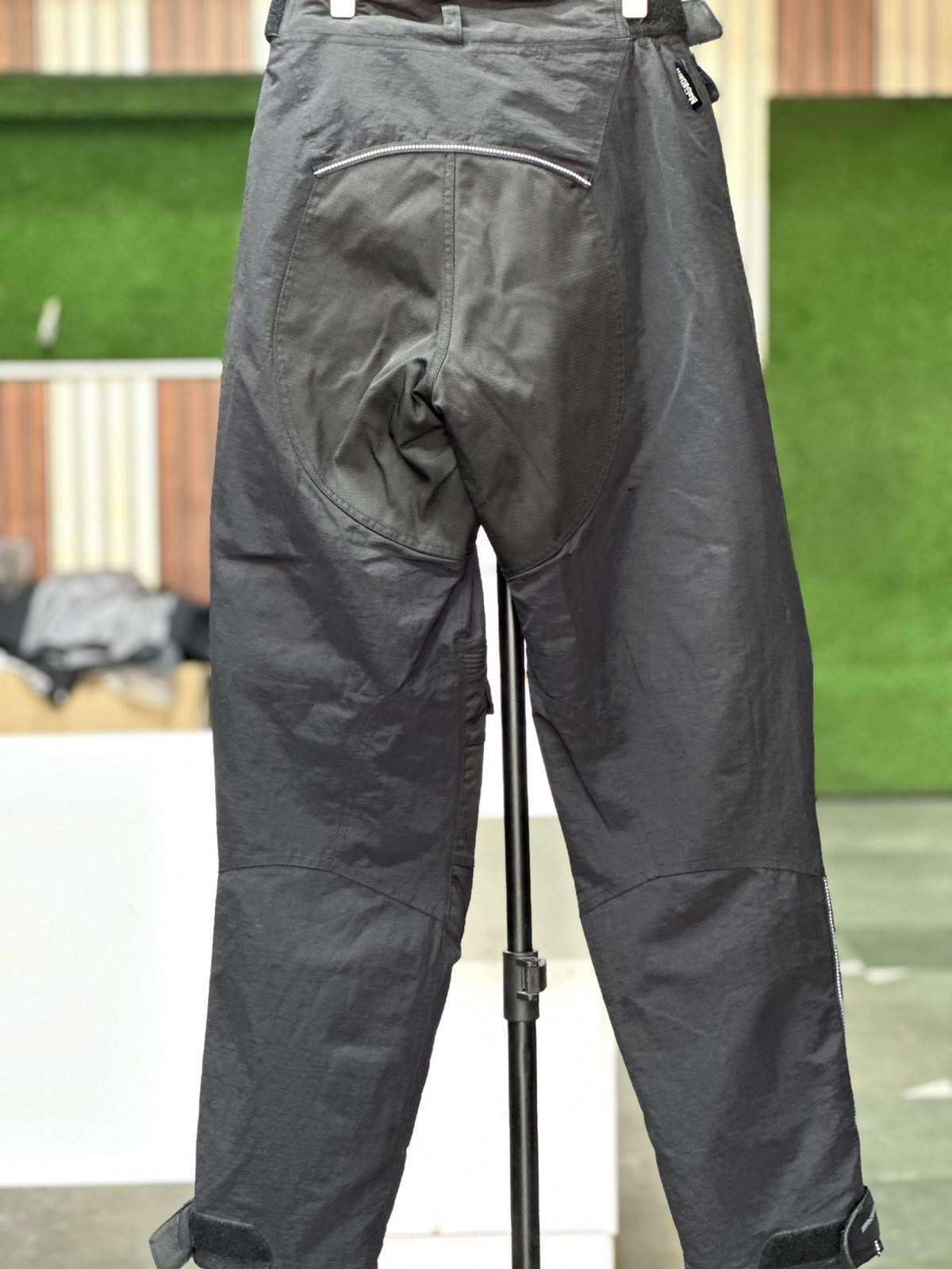 MACADAM RIDING PANT WITH LEVEL 2 PROTECTION SIZE 28 WAIST - Image 3