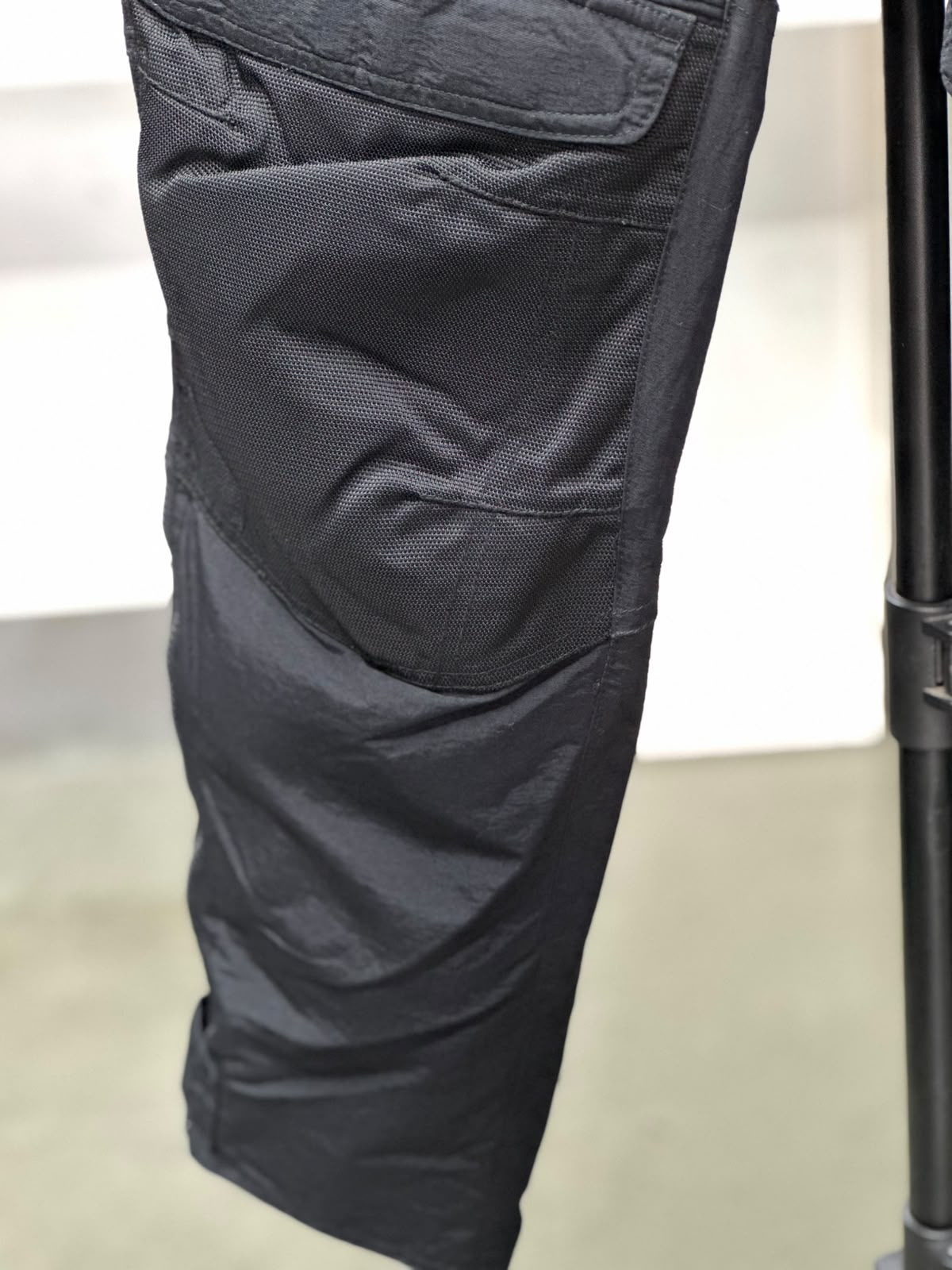 MACADAM RIDING PANT WITH LEVEL 2 PROTECTION SIZE 28 WAIST - Image 2