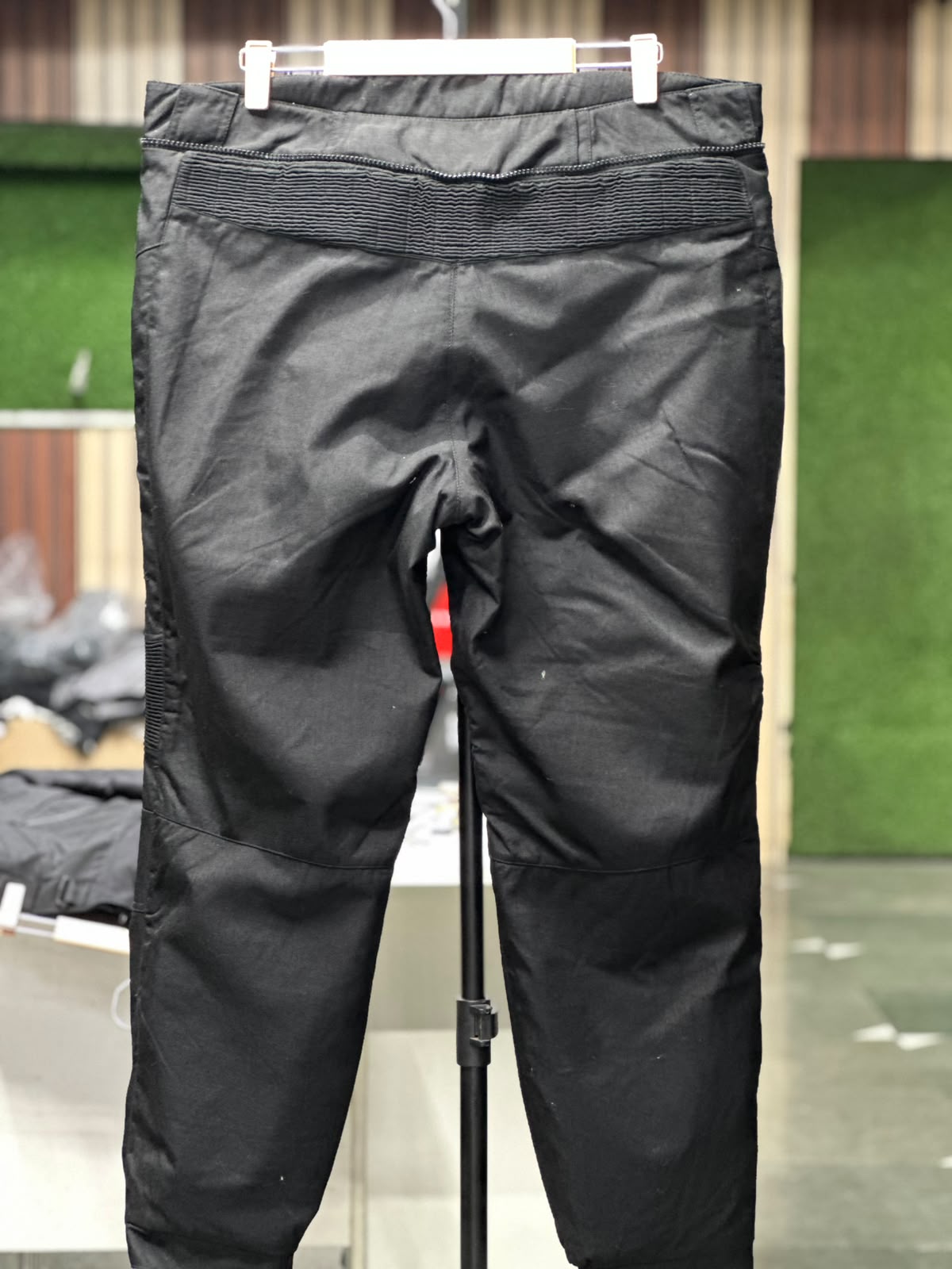 IXS TOURING RIDING PANT WITH LEVEL 2 PROTECTION SIZE 42 WAIST - Image 3