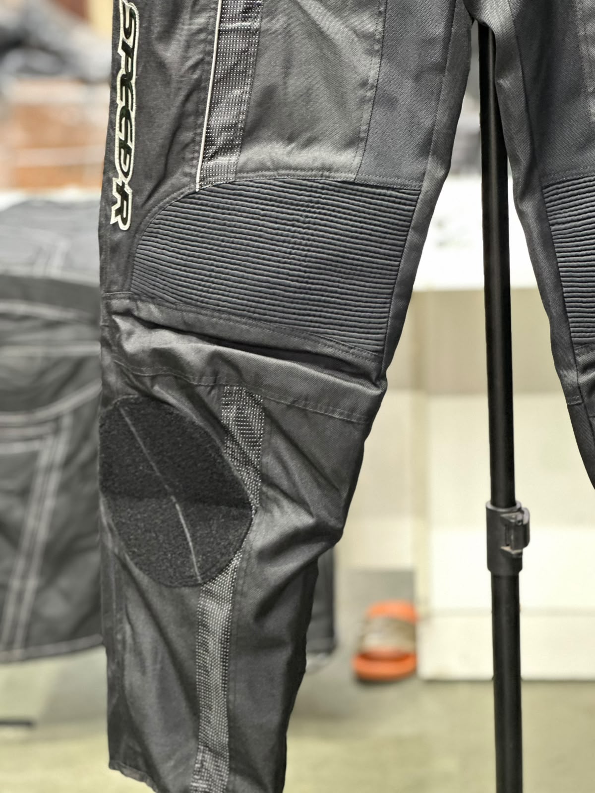 SPEED R TOURING RIDING PANT WITH LEVEL 2 PROTECTION SIZE 38 WAIST - Image 4