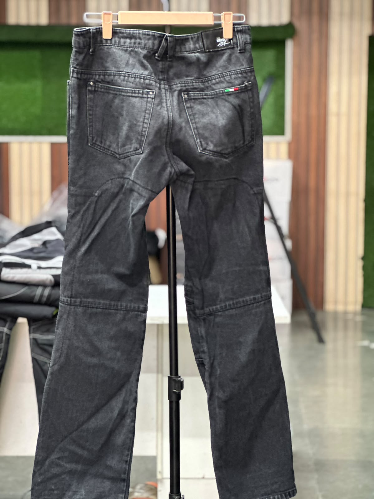 VANUCCI TOURING RIDING DENIM WITH LEVEL 2 PROTECTION SIZE 36 WAIST - Image 2