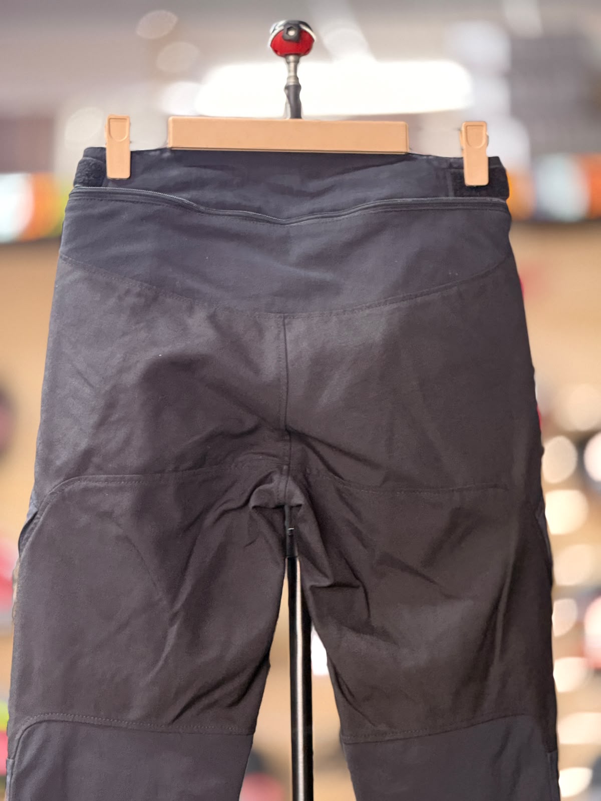 DAINESE RIDING PANT WITH LEVEL 2 PROTECTION SIZE 30-32 WAIST - Image 5