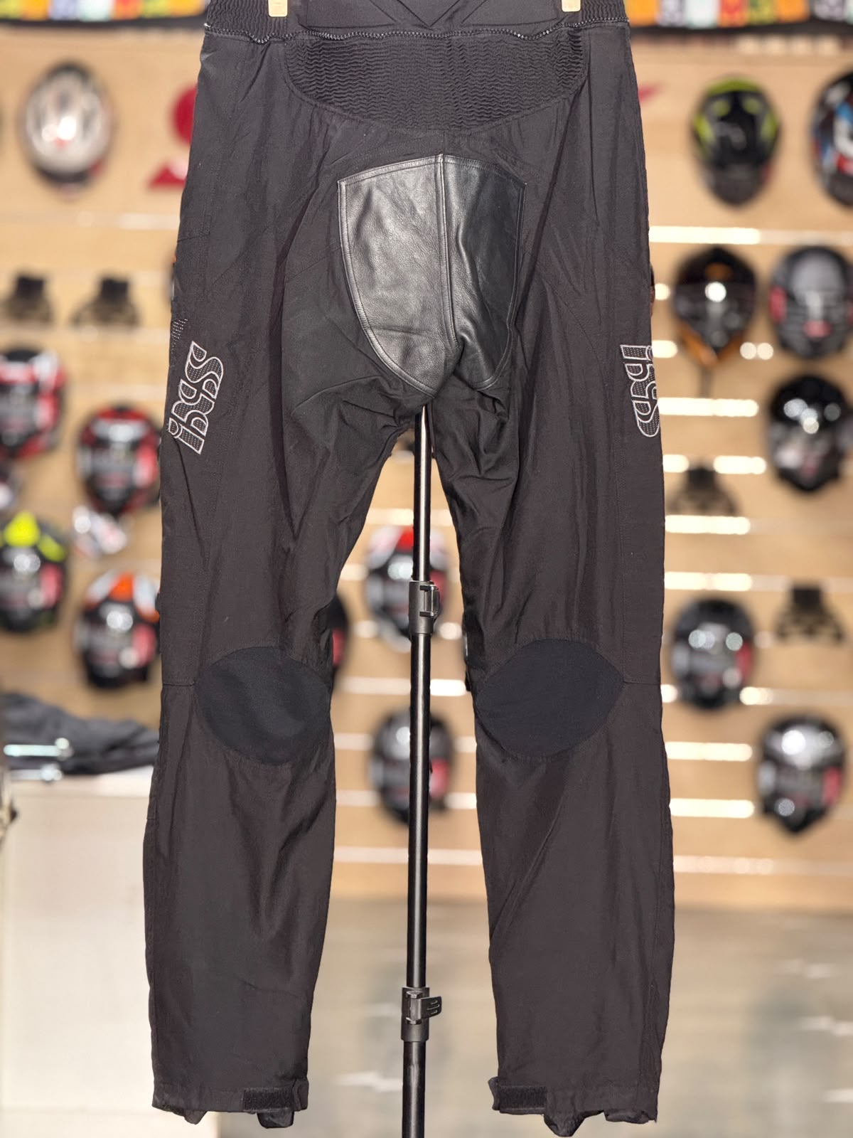 IXS TOURING RIDING PANT WITH LEVEL 2 PROTECTION SIZE 38 WAIST - Image 4