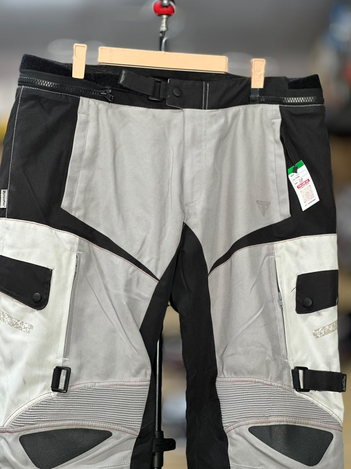 TRIUMPH TOURING RIDING PANT WITH LEVEL 2 PROTECTION SIZE 38 WAIST - Image 3