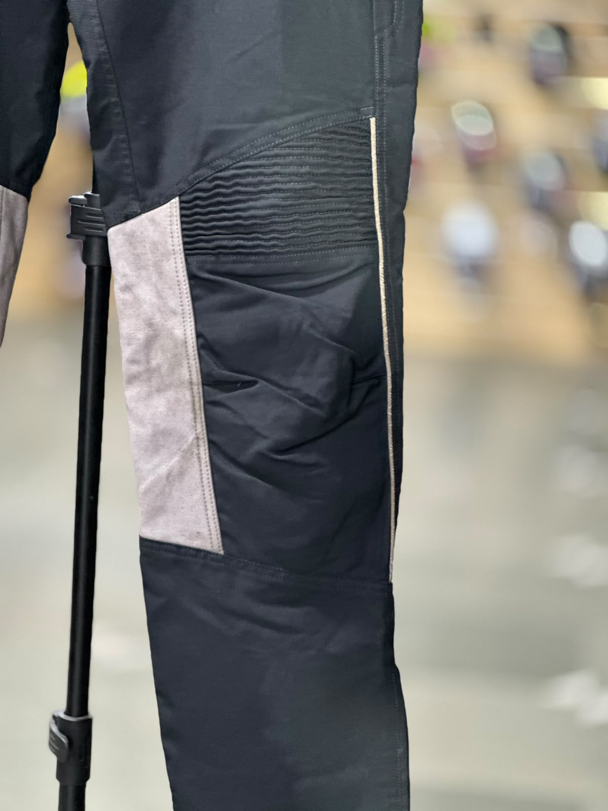 BMW MOTERRAD TOURING RIDING PANT WITH LEVEL 2 PROTECTION SIZE 38 WAIST - Image 4