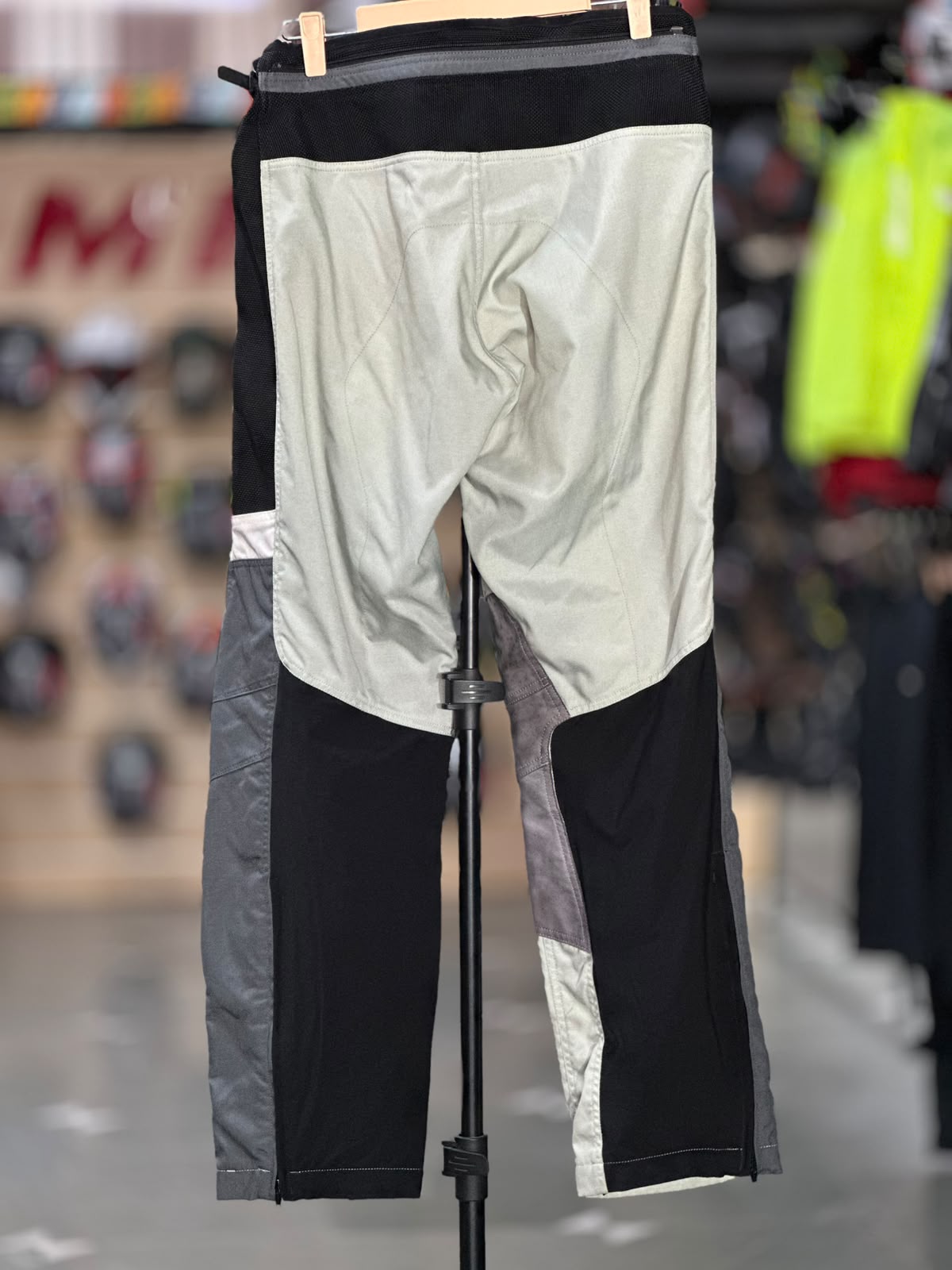 BMW MOTERRAD RALLY TOURING RIDING PANT WITH LEVEL 2 PROTECTION SIZE 34 WAIST - Image 2
