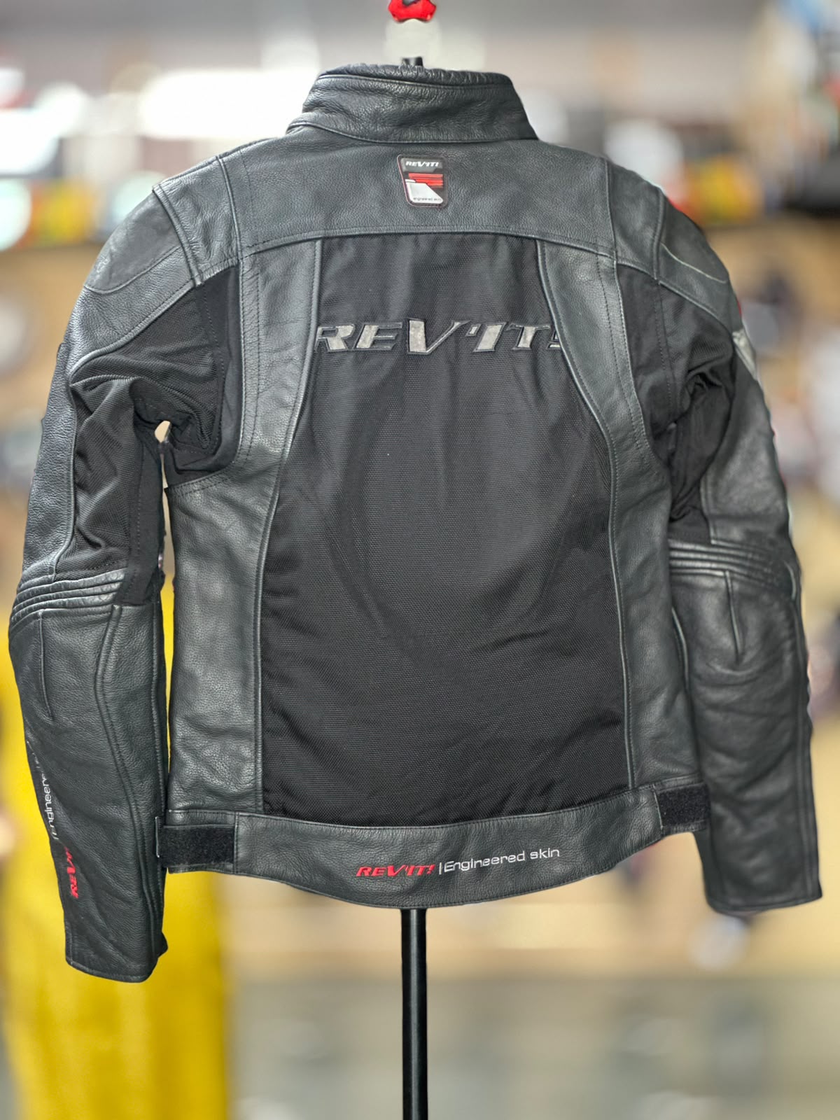 REVIT TOURING RIDING JACKET WITH LEVEL 2 PROTECTION SIZE M - Image 5