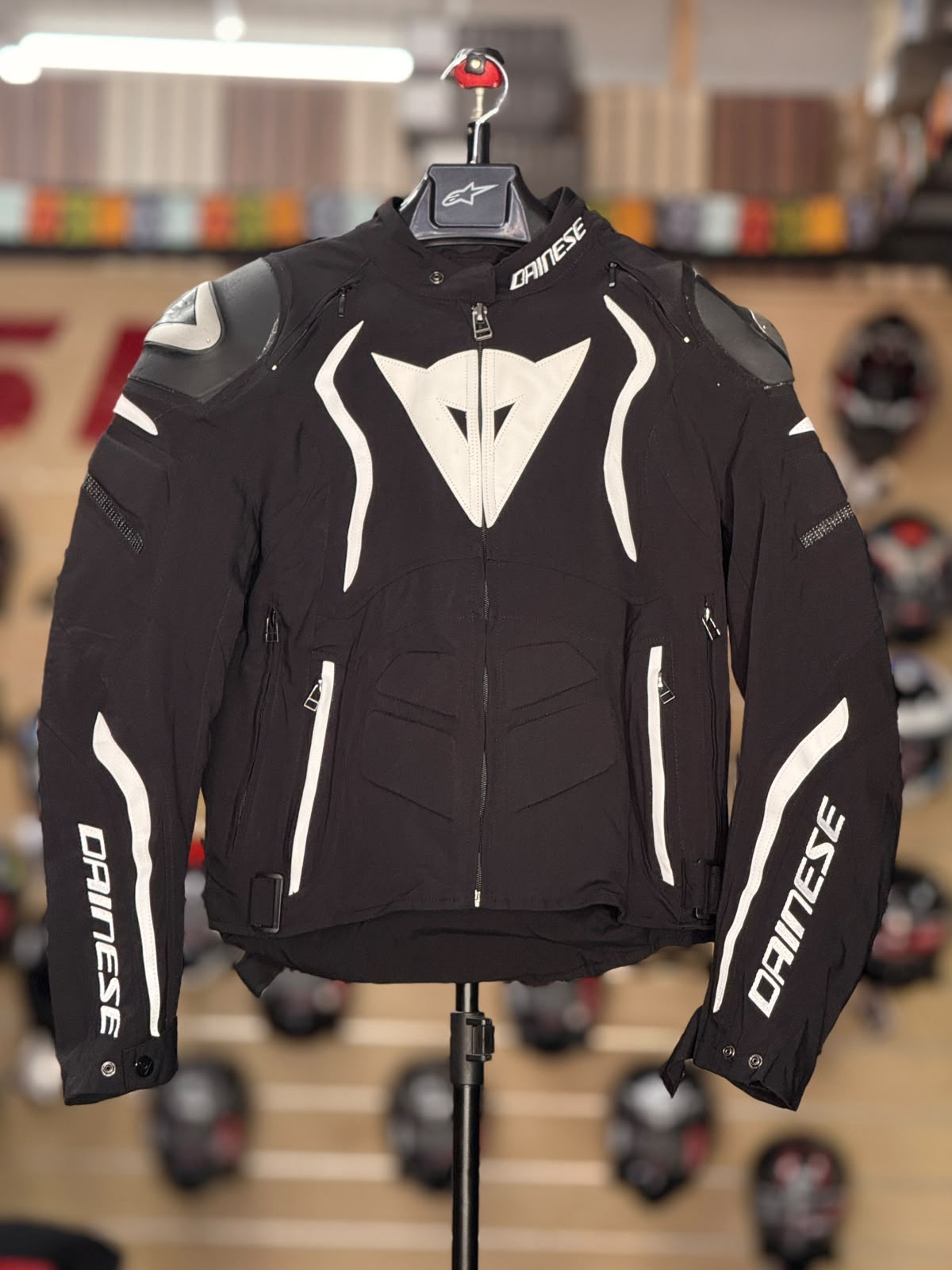 DAINESE RIDING JACKET WITH LEVEL 2 PROTECTION SIZE M ( 40 Chest)
