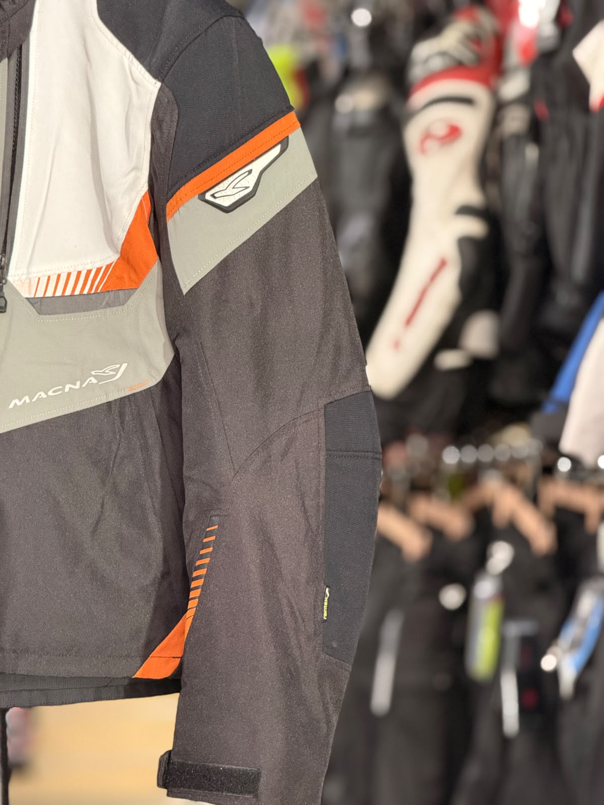 MACNA TOURING RIDING JACKET WITH LEVEL 2 PROTECTION SIZE 2XL (46 Chest) - Image 4